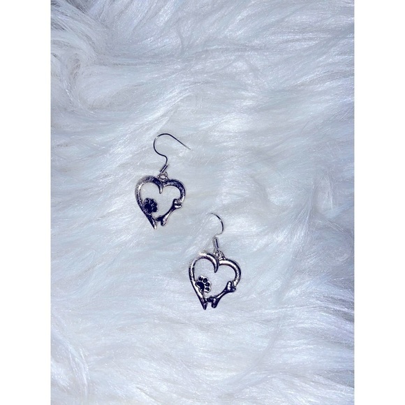 Adorable, heart shaped silver plated earrings with doggy paw and bone - Picture 3 of 5